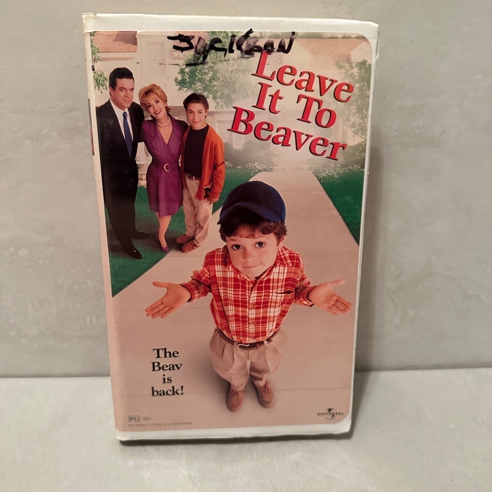 Leave it to Beaver 1 hour 28 min. Color VHS Tape CC 1998 Clam Shell